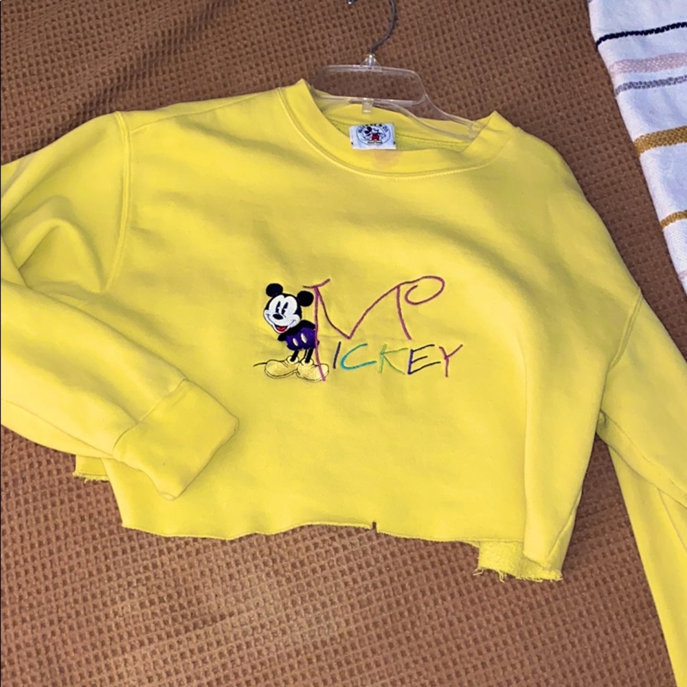 Cropped Mickey Mouse sweater